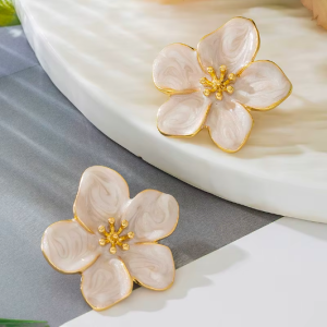 Aretes Flores Blancas